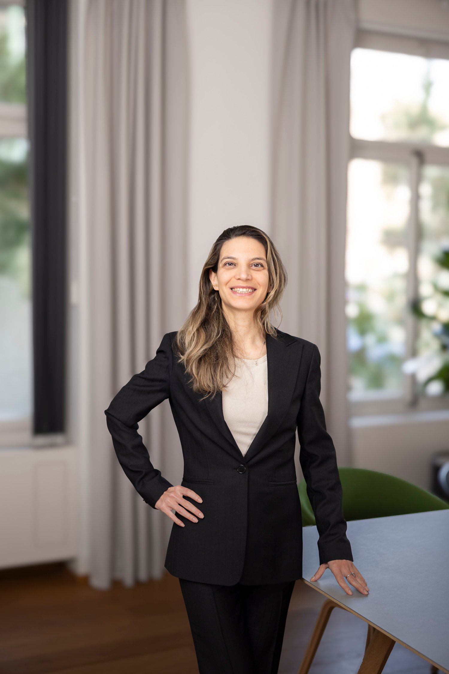 Zerrin Aktuna Ganzkörper